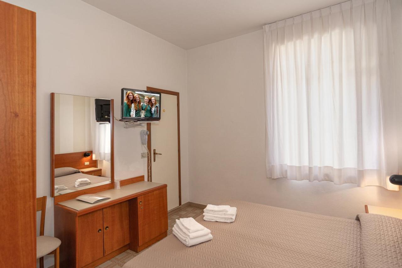 Hotel Brunella Lido di Camaiore Ngoại thất bức ảnh