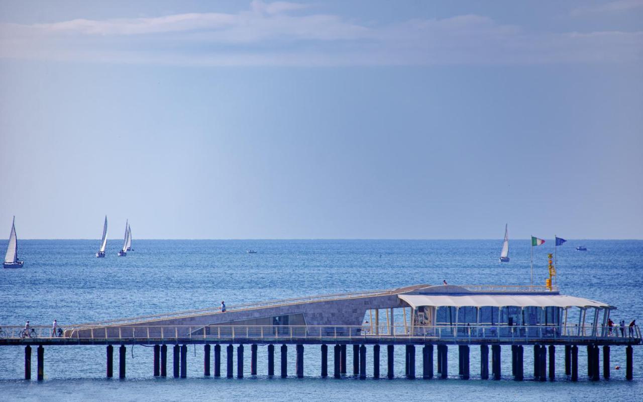 Hotel Brunella Lido di Camaiore Ngoại thất bức ảnh